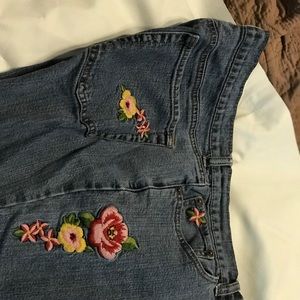 New York & Company embroidered jeans